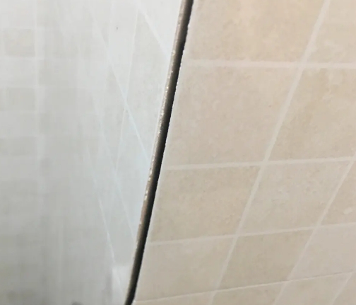 苍梧瓷砖空鼓维修公司分享阳台瓷砖脱落的修复过程可以分为以下几个步骤