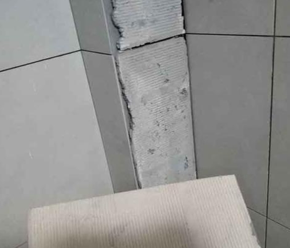 苍梧瓷砖空鼓维修公司分享下厨房瓷砖脱落的补救措施。
